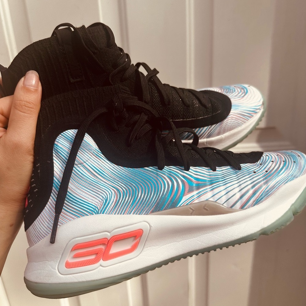 Youth Basketball shoe CURRY 4 more magic multi color, size US Y 6.5